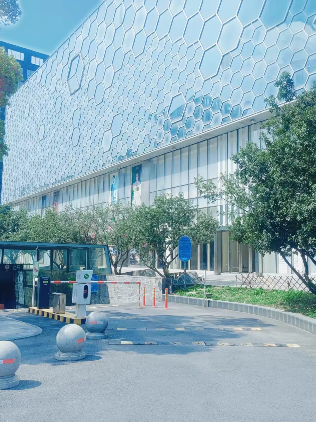 铜陵北斗星城商业地下停车场焕新升级，优化动线提升停车体验！